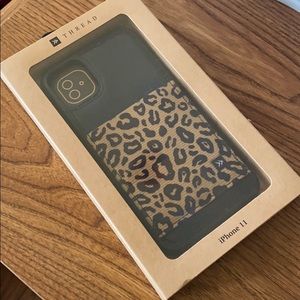 Thread Wallet iPhone 11 leopard print case